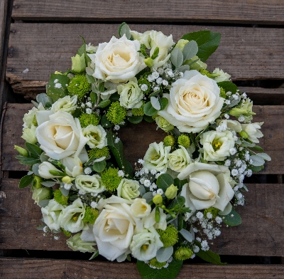 Traditional loose wreath