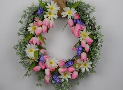 Tuesday 12th April   Easter Wreath Making   7pm to 9pm