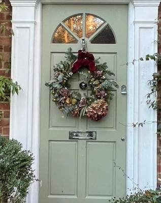 Luxury Christmas Wreath Workshop Tuesday 8th December 6:30pm to 9:00pm