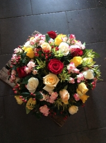 Mixed rose posy